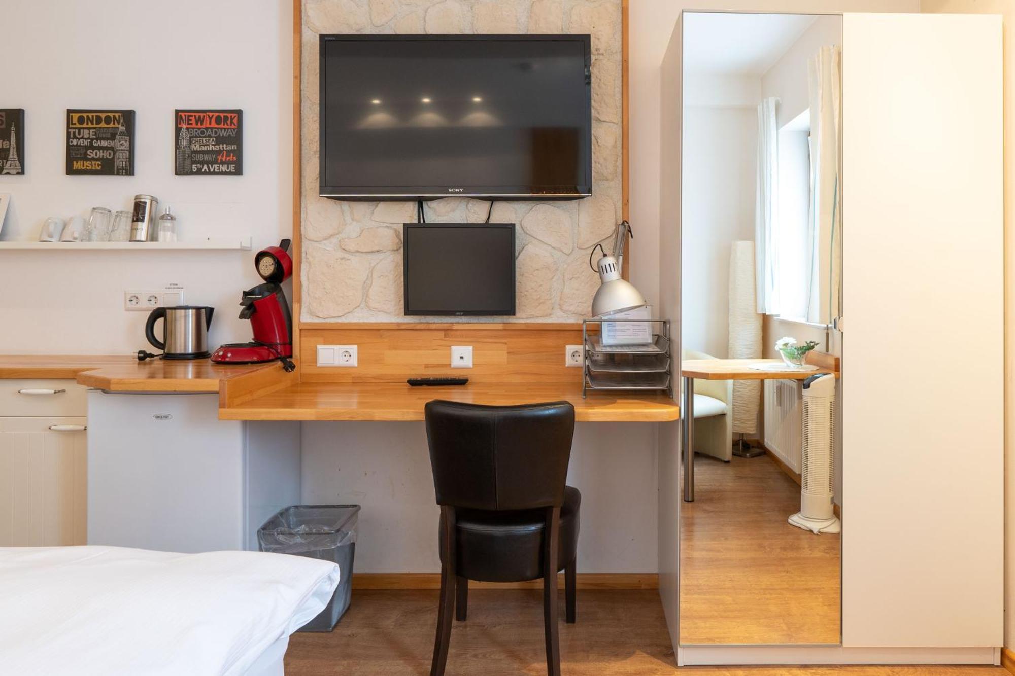 Warum Ins Hotel 네카줄름 외부 사진