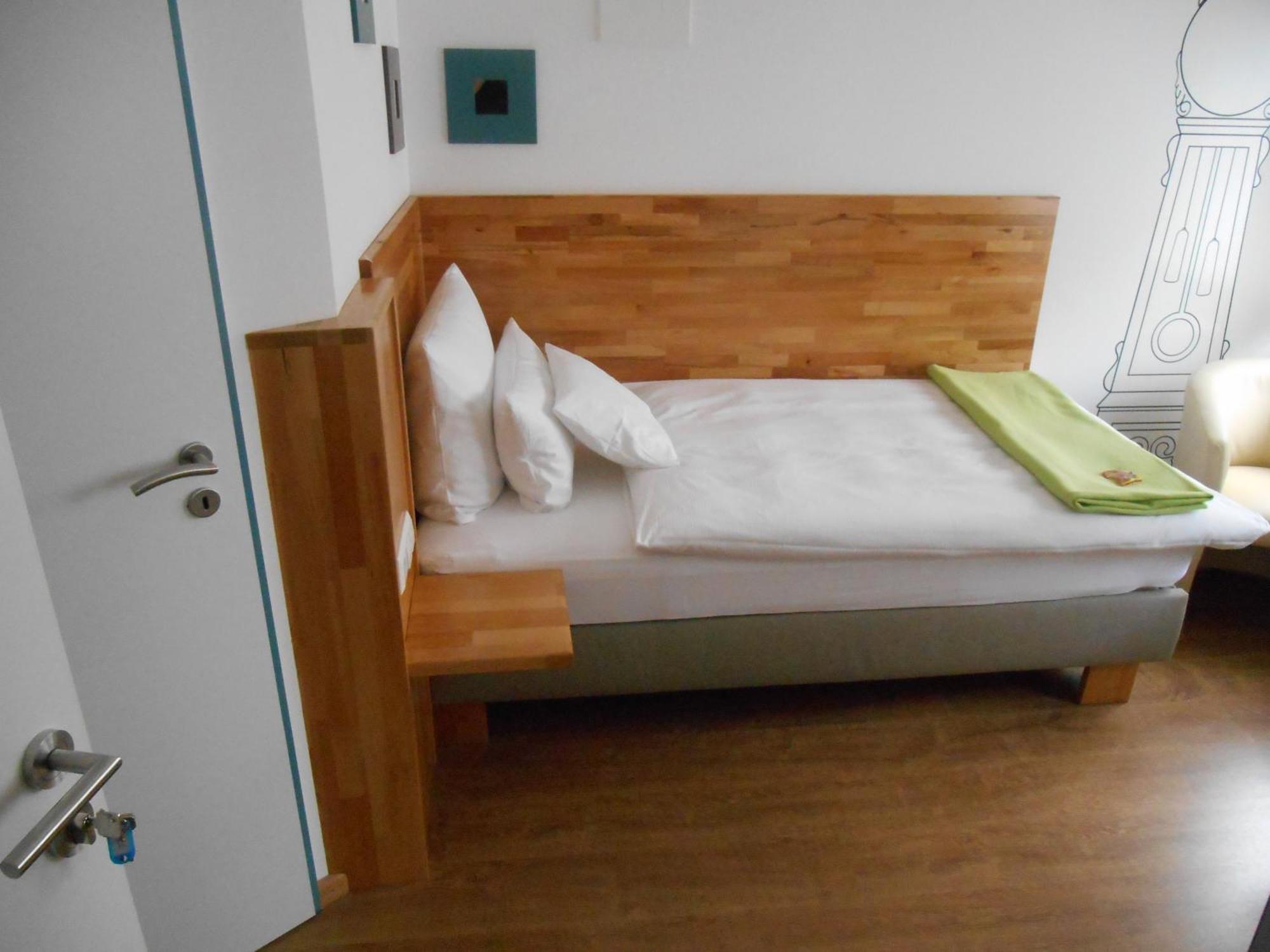 Warum Ins Hotel 네카줄름 외부 사진