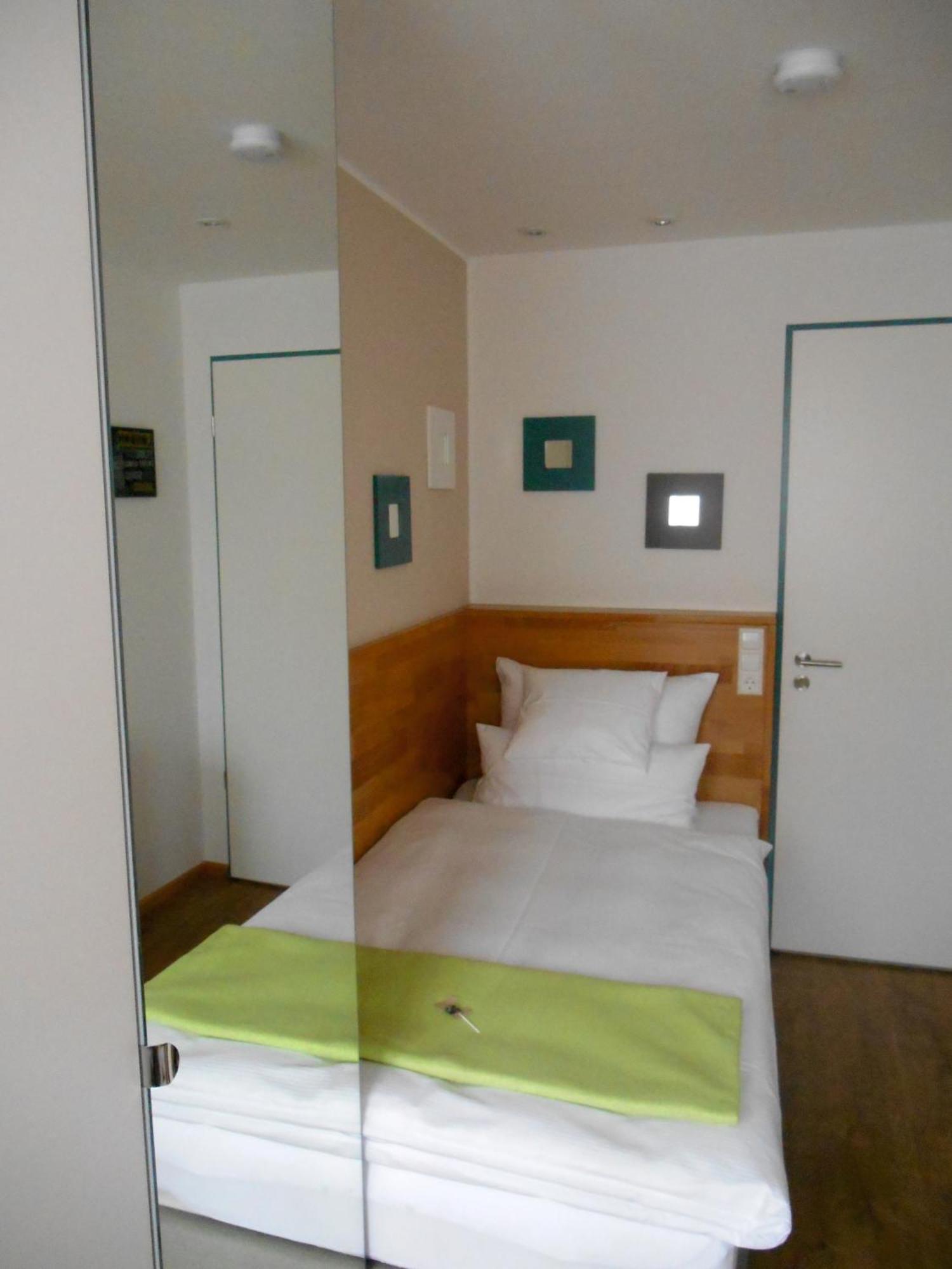 Warum Ins Hotel 네카줄름 외부 사진