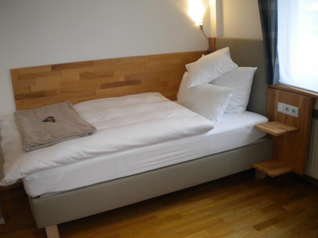 Warum Ins Hotel 네카줄름 외부 사진