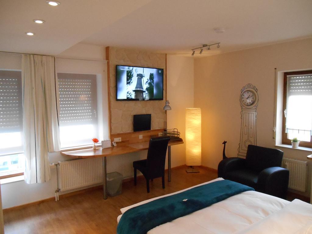 Warum Ins Hotel 네카줄름 외부 사진