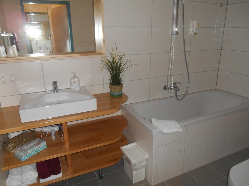 Warum Ins Hotel 네카줄름 외부 사진