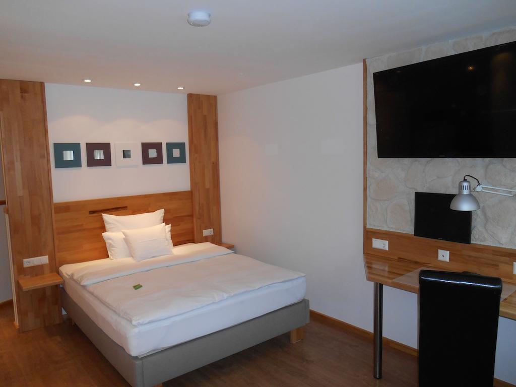 Warum Ins Hotel 네카줄름 외부 사진